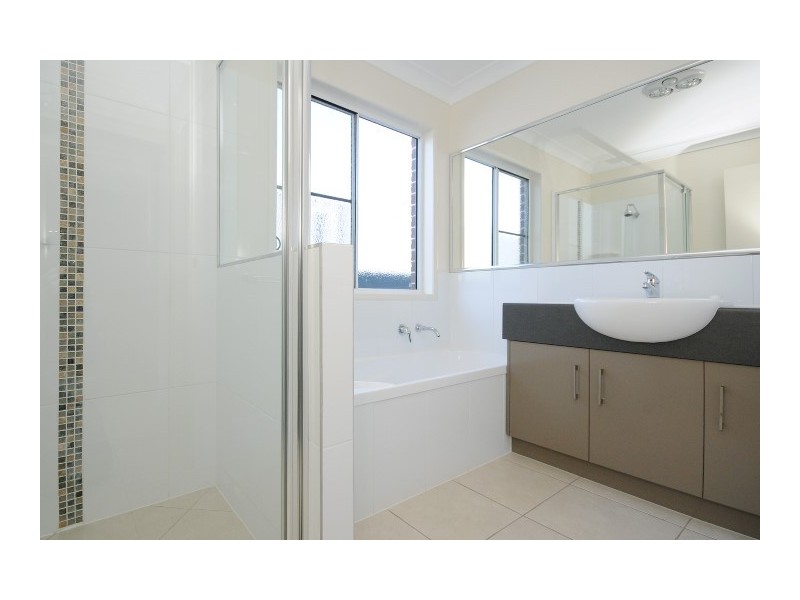 Unit 1 and 2/3 Esmond Street, Rockville QLD 4350