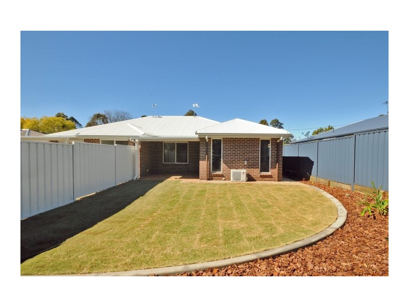 Unit 1 and 2/3 Esmond Street, Rockville QLD 4350