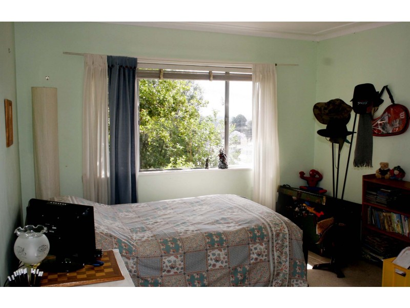 2 Esther Street, Mount Lofty QLD 4350