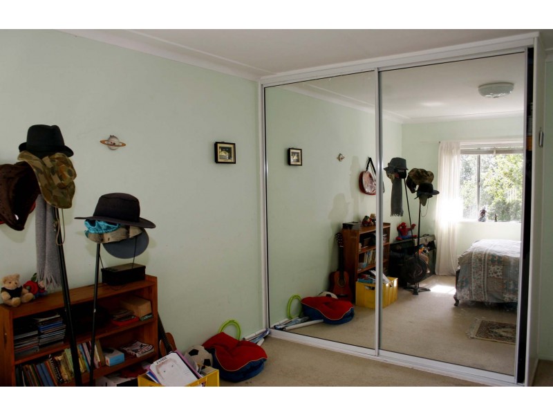 2 Esther Street, Mount Lofty QLD 4350