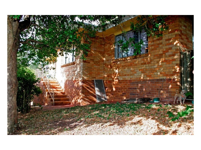 2 Esther Street, Mount Lofty QLD 4350