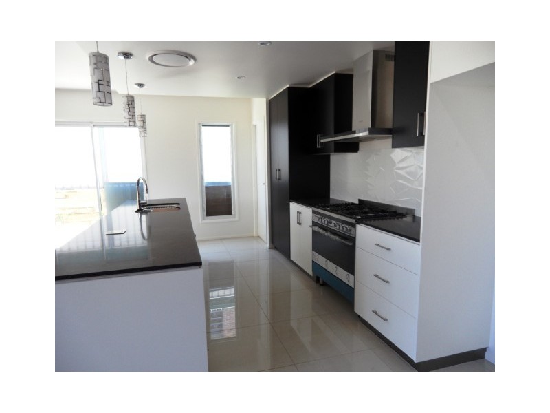UNIT 1/33 Horrocks Crescent, Kearneys Spring QLD 4350