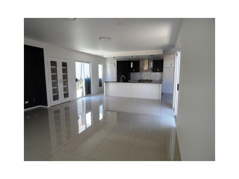 UNIT 1/33 Horrocks Crescent, Kearneys Spring QLD 4350