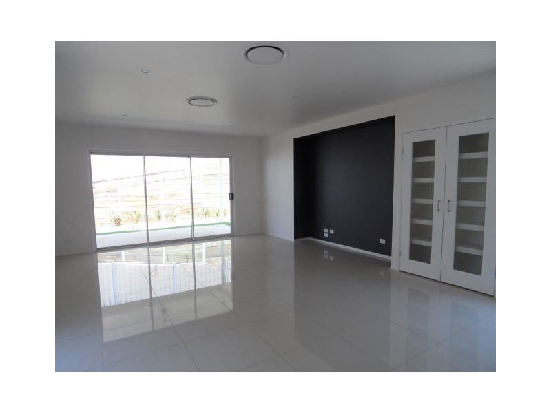 UNIT 1/33 Horrocks Crescent, Kearneys Spring QLD 4350