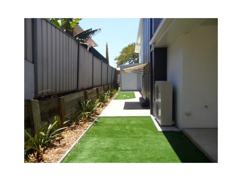 UNIT 1/33 Horrocks Crescent, Kearneys Spring QLD 4350
