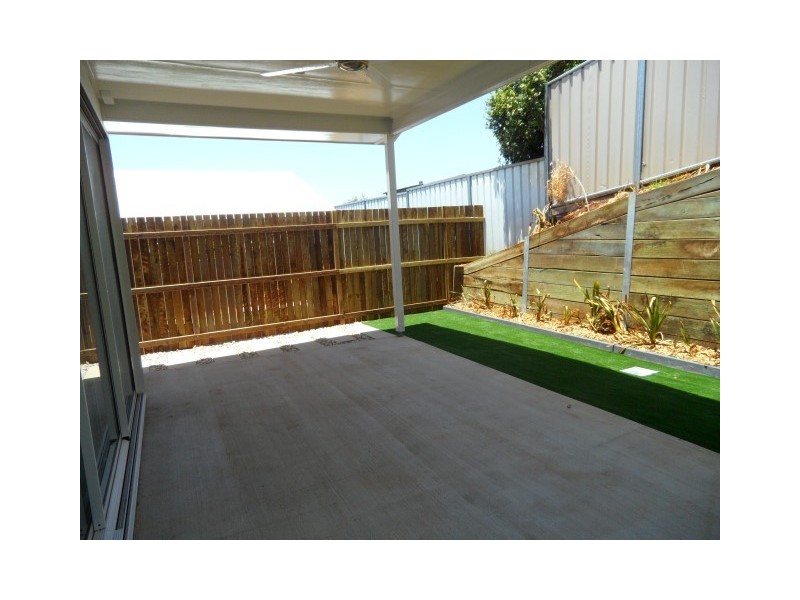 UNIT 1/33 Horrocks Crescent, Kearneys Spring QLD 4350