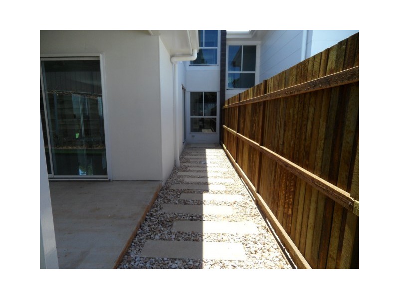 UNIT 1/33 Horrocks Crescent, Kearneys Spring QLD 4350