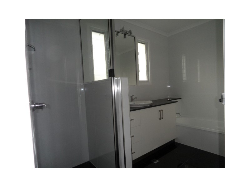 UNIT 1/33 Horrocks Crescent, Kearneys Spring QLD 4350