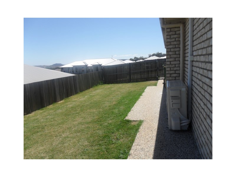 17 Rubie Court, Westbrook QLD 4350