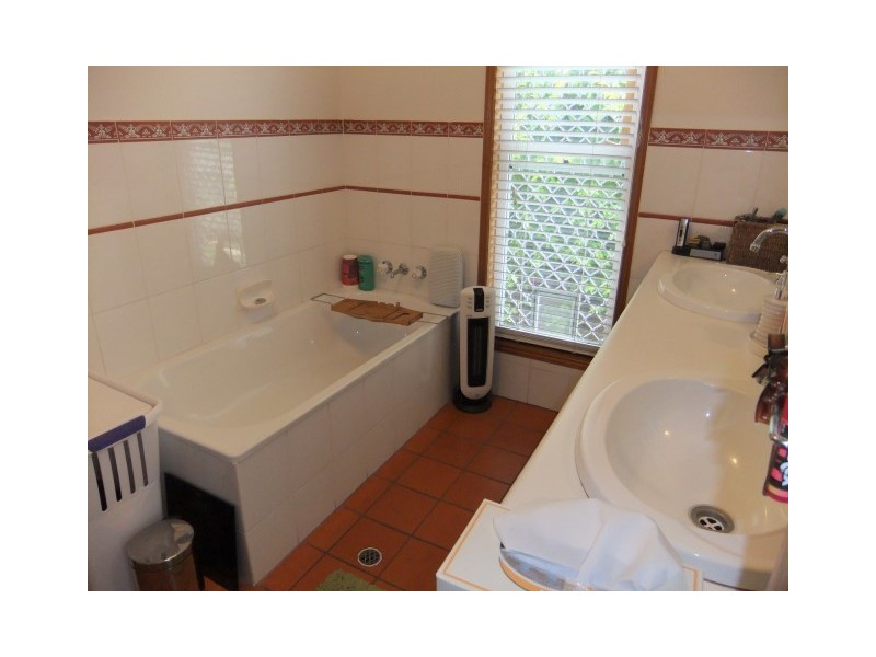 4 Bottlebrush Court, Glenvale QLD 4350