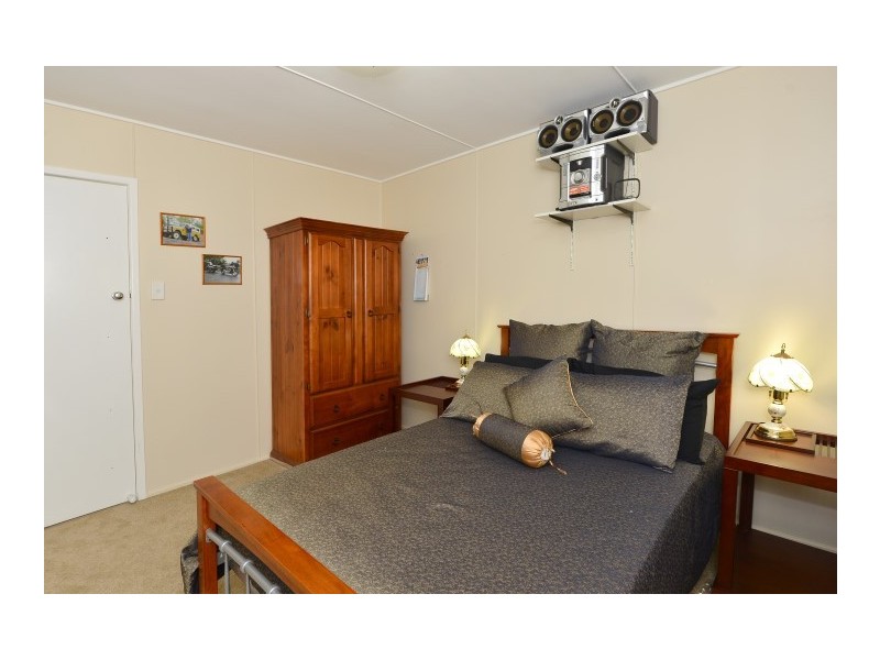 2 Gladstone Street, Newtown QLD 4350