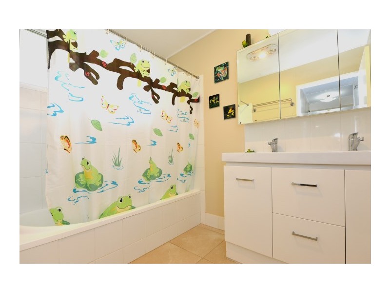 2 Gladstone Street, Newtown QLD 4350