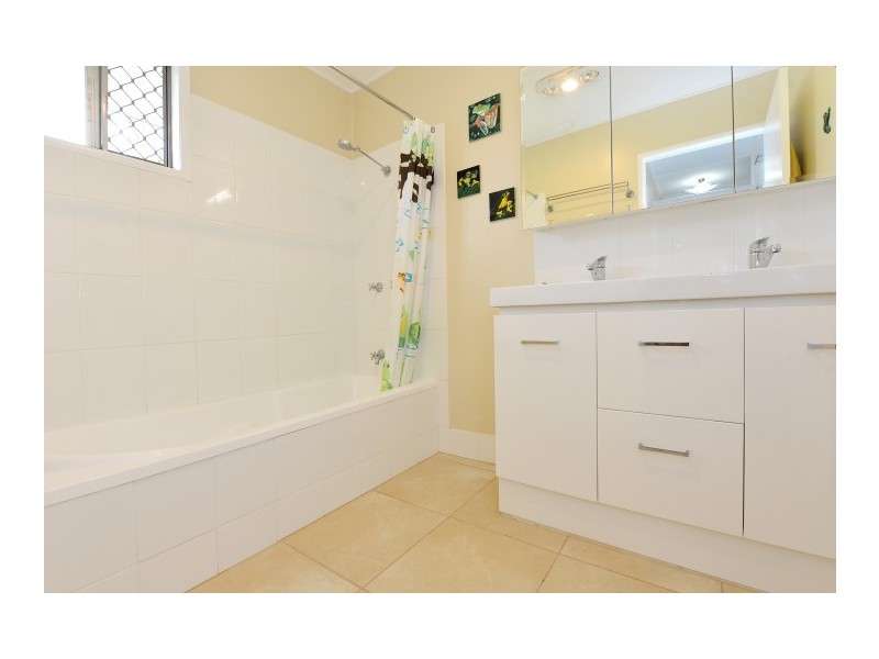 2 Gladstone Street, Newtown QLD 4350