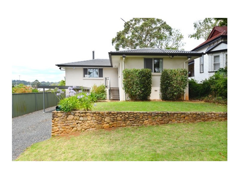 2 Gladstone Street, Newtown QLD 4350