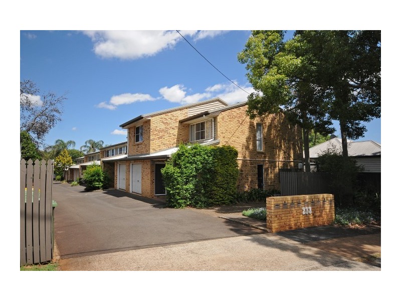 8/233 Hume Street, South Toowoomba QLD 4350