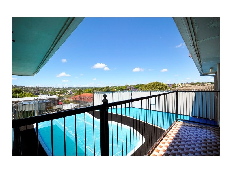 12 Greenbury Street, Rockville QLD 4350