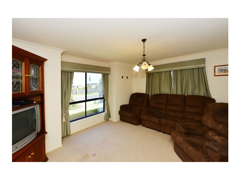 38 Banksdale Drive, Middle Ridge QLD 4350