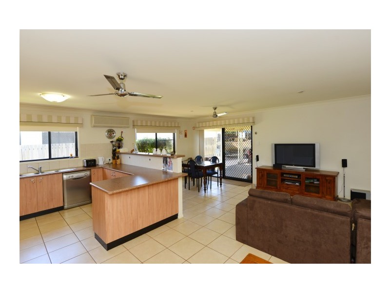 38 Banksdale Drive, Middle Ridge QLD 4350