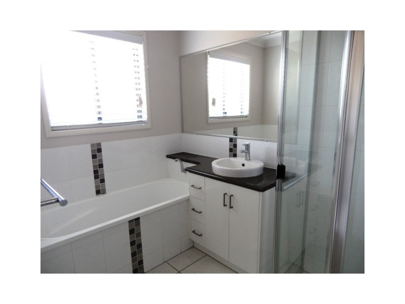 1 Vinnicombe St, Kearneys Spring QLD 4350