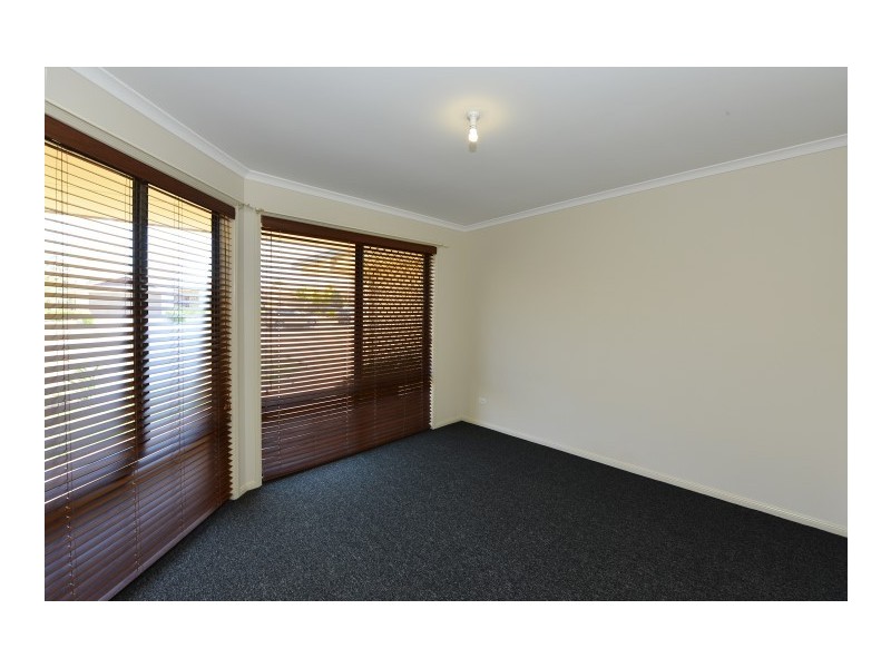 1 Jacaranda Court, Westbrook QLD 4350