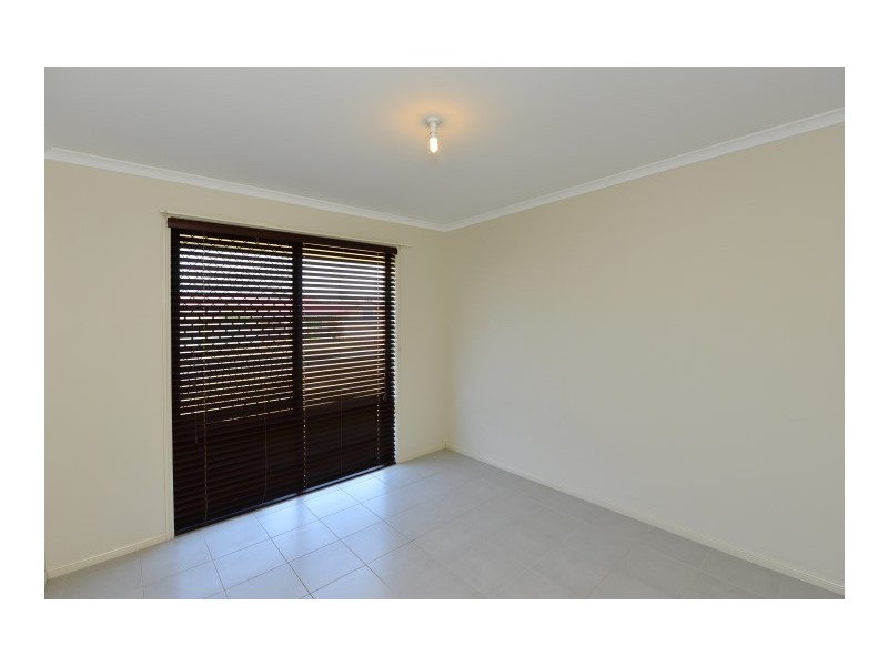 1 Jacaranda Court, Westbrook QLD 4350