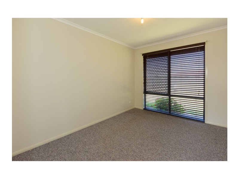 1 Jacaranda Court, Westbrook QLD 4350