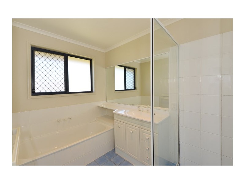 1 Jacaranda Court, Westbrook QLD 4350