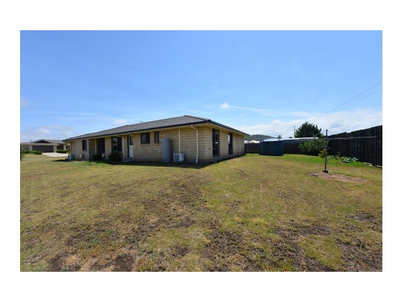 1 Jacaranda Court, Westbrook QLD 4350