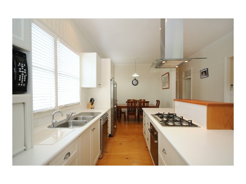 14 Bernard Street, Newtown QLD 4350