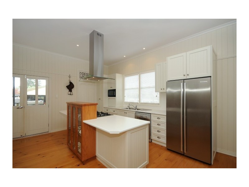 14 Bernard Street, Newtown QLD 4350