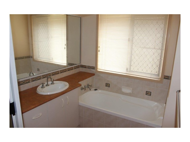 576 Hume Street, Middle Ridge QLD 4350