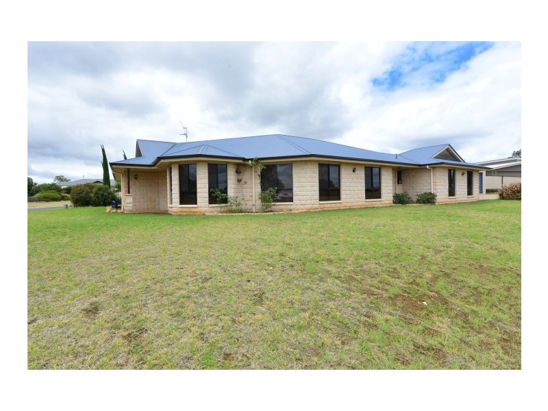 1 Keats Court, Westbrook QLD 4350