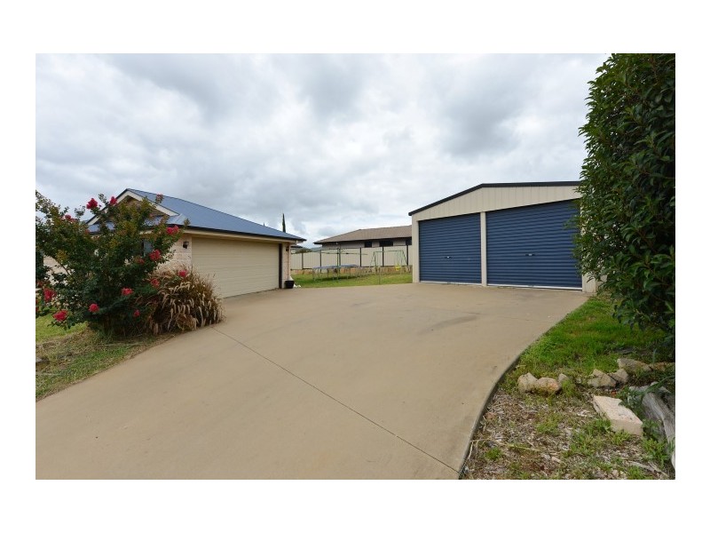 1 Keats Court, Westbrook QLD 4350