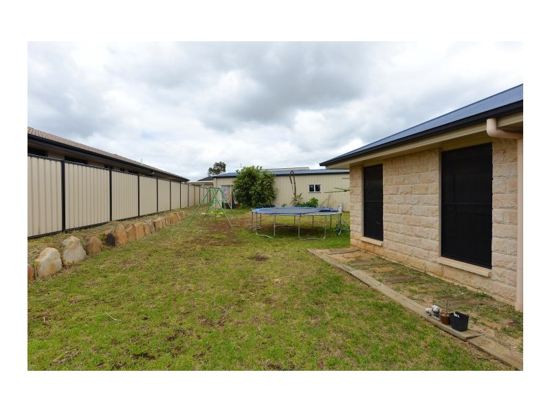 1 Keats Court, Westbrook QLD 4350