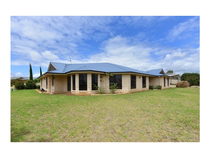 1 Keats Court, Westbrook QLD 4350