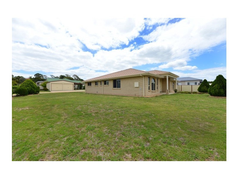 36 Belclaire Drive, Westbrook QLD 4350