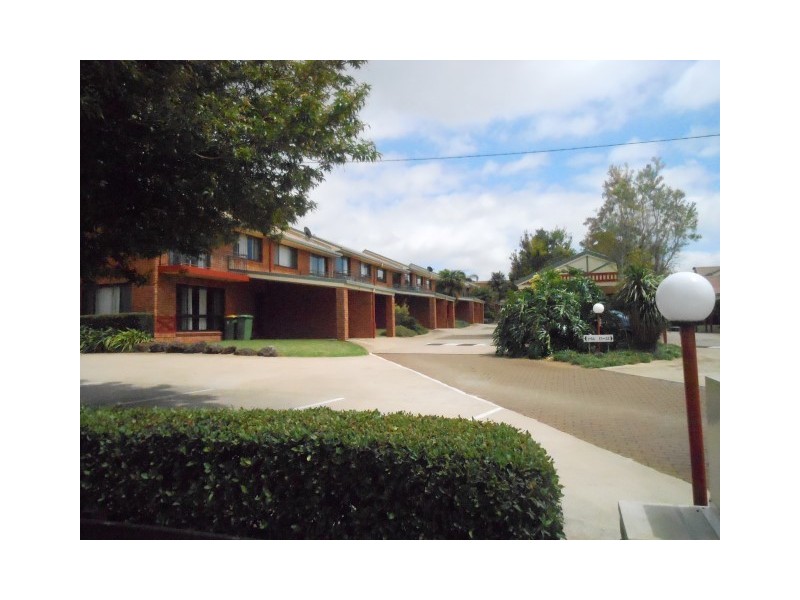 4/367 Margaret Street, Newtown QLD 4350