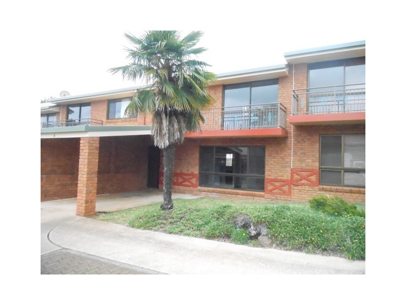 4/367 Margaret Street, Newtown QLD 4350