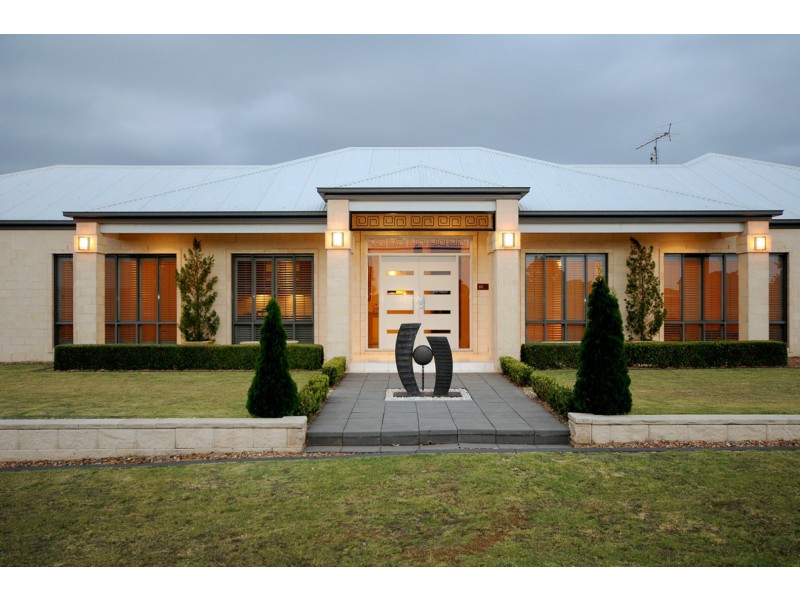 18 Caithness Court, Middle Ridge QLD 4350