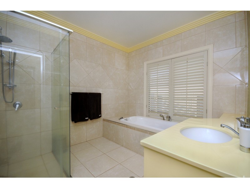 18 Caithness Court, Middle Ridge QLD 4350