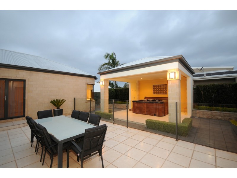18 Caithness Court, Middle Ridge QLD 4350