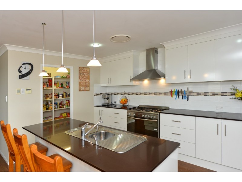 7 Carla Crescent, Westbrook QLD 4350