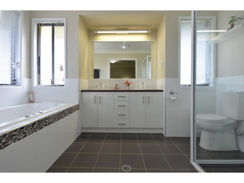 7 Carla Crescent, Westbrook QLD 4350