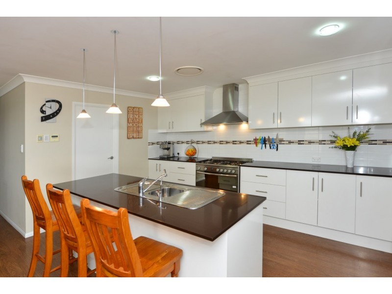 7 Carla Crescent, Westbrook QLD 4350