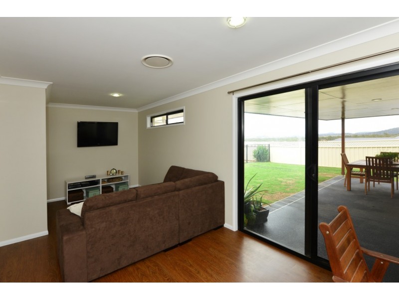 7 Carla Crescent, Westbrook QLD 4350