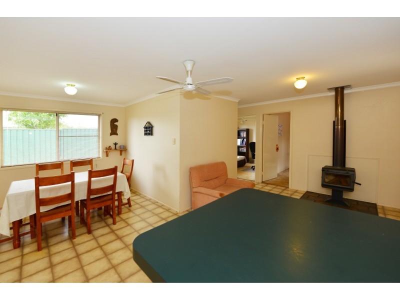 2 Albion Street, Kearneys Spring QLD 4350