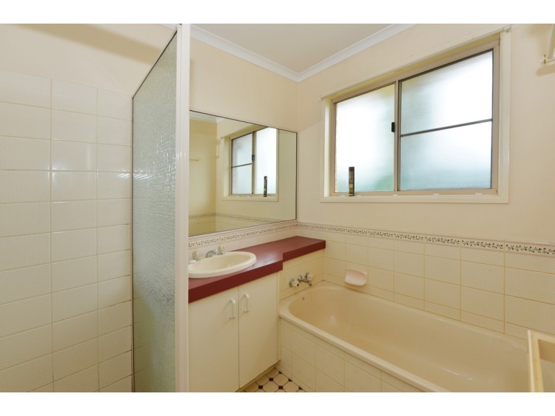2 Albion Street, Kearneys Spring QLD 4350
