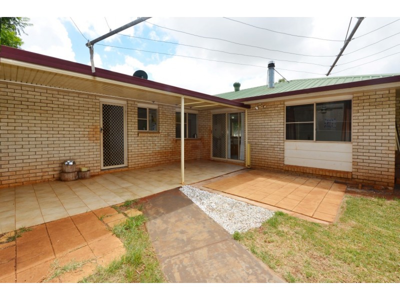2 Albion Street, Kearneys Spring QLD 4350