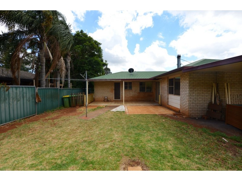 2 Albion Street, Kearneys Spring QLD 4350