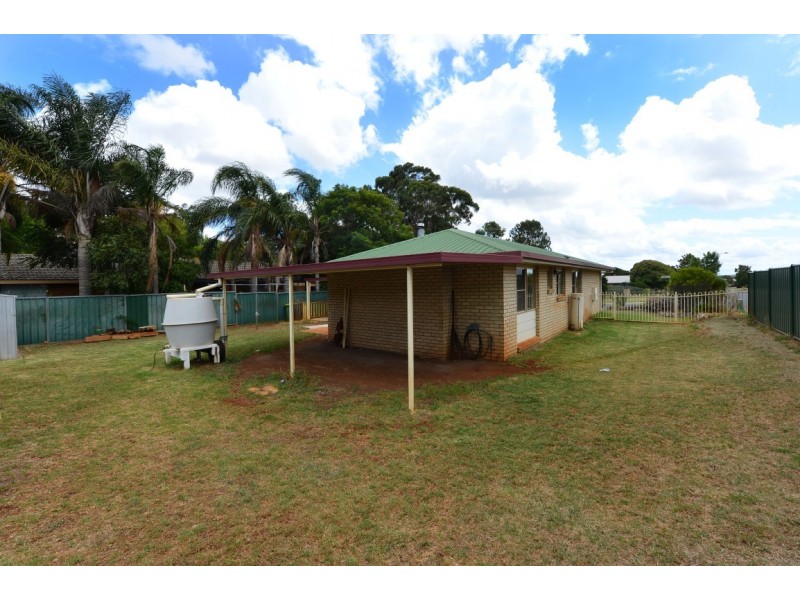 2 Albion Street, Kearneys Spring QLD 4350
